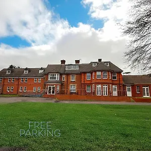 https://trivelles-gatwick.brighton-hotels-england.com